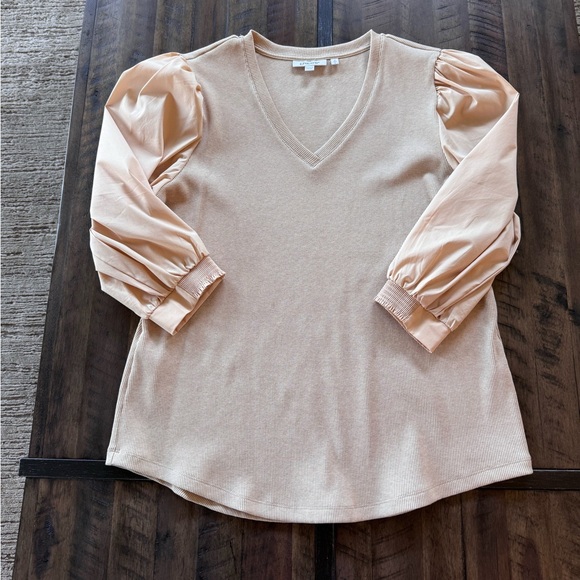 Chico’s V-neck Top. Size L (Chico’s size 2). - Picture 3 of 5